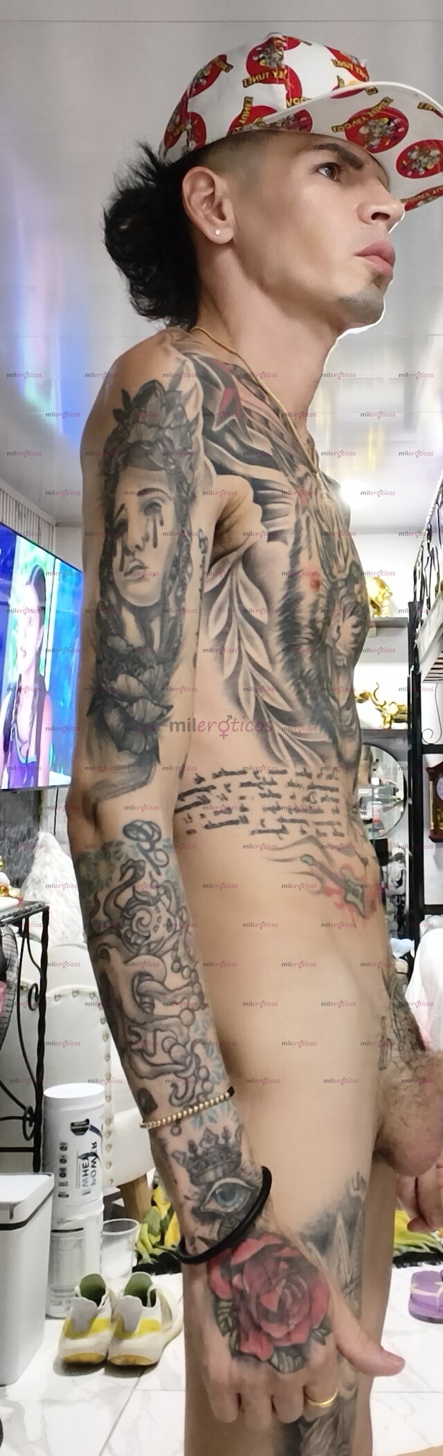 FOTOS DE FLACO VERGON BLANCO TATUADO MUY ACTIVO SERIO