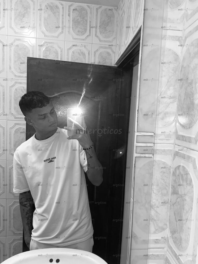 FOTOS DE COSTEÑO BLANQUITO CON BUENA PRESENCIA DISPUESTO A CUMPLIR TUS FANTASÍAS SEXUALES
