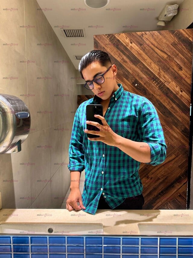 FOTOS DE JOVENCITO CALIENTE,TIERNO PERO CACHONDO DISPUESTO A DARTE PLACER 18 AÑITOS