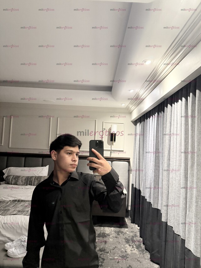 FOTOS DE QUÉ ONDA SOY CHARLY, SOY VERSÁTIL , DISCRETO Y PLACER AL MIL