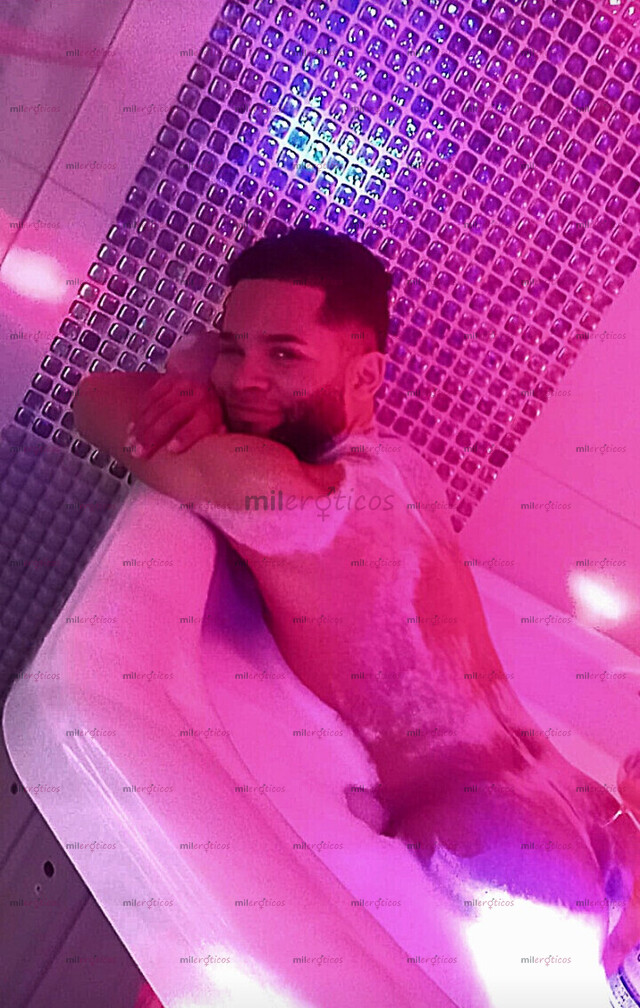 FOTOS DE TRIGUEÑO DOTADO DE CULO Y VERGA AGUANTADOR BIEN CALIENTE