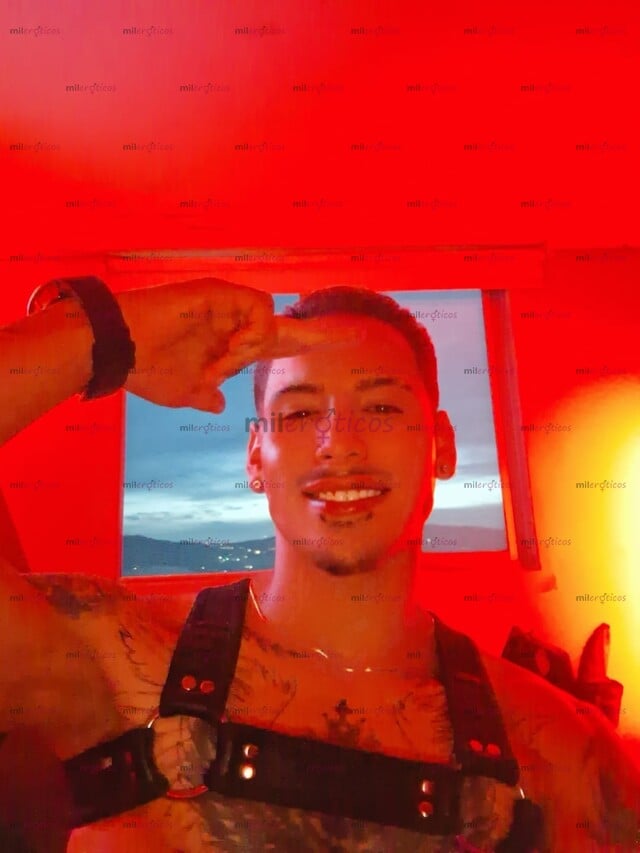 FOTOS DE MASAJISTA ATLÉTICO Y TATUADO EXPERIENCIA EXCLUSIVA Y DISCRETA