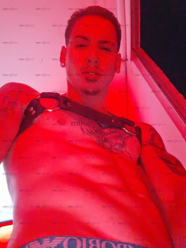 FOTOS DE MASAJISTA ATLÉTICO Y TATUADO EXPERIENCIA EXCLUSIVA Y DISCRETA