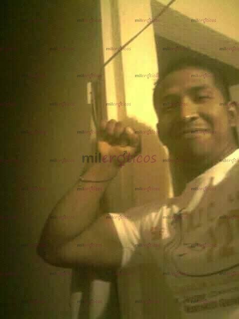 FOTOS DE ACTRATIVO JOVEN DE 35 AÑOS Y 20 . 21 CM DE PLACER PARA MUJERES Y CUMPLO SUS FAN