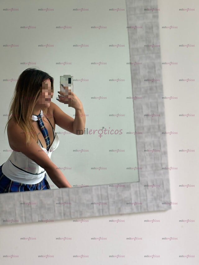 FOTOS DE CHICA MASAJISTA PROFESIONAL, CON CABINA PARA UN SEXY Y RICO MASAJE