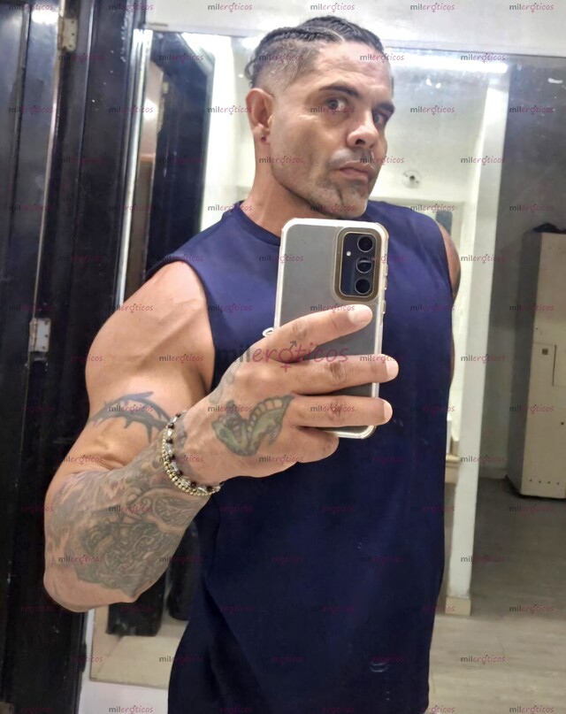 FOTOS DE UNOS BRAZOTES DE MACHO ESPALDÓN, HOMBRESOTE VERGON Y CALIENTE