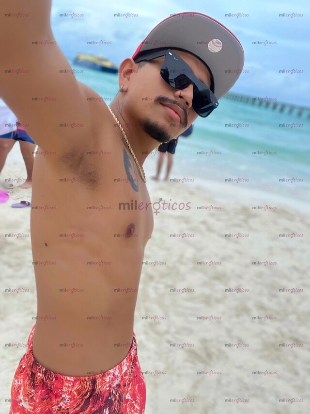 FOTOS DE CALIENTE LECHERO DE 23 AÑOS , VAMOS A PASARLA RICO CON LUGAR