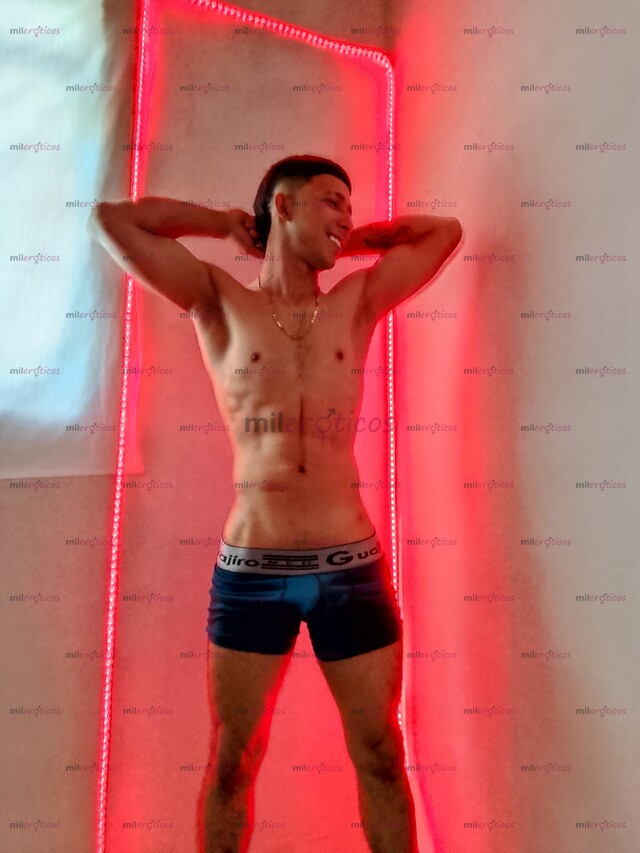 FOTOS DE PELINEGRO DELGADO ATRACTIVO TIERNO CALIENTE CON GANAS DE PASAR UN RATO AGRADABLE