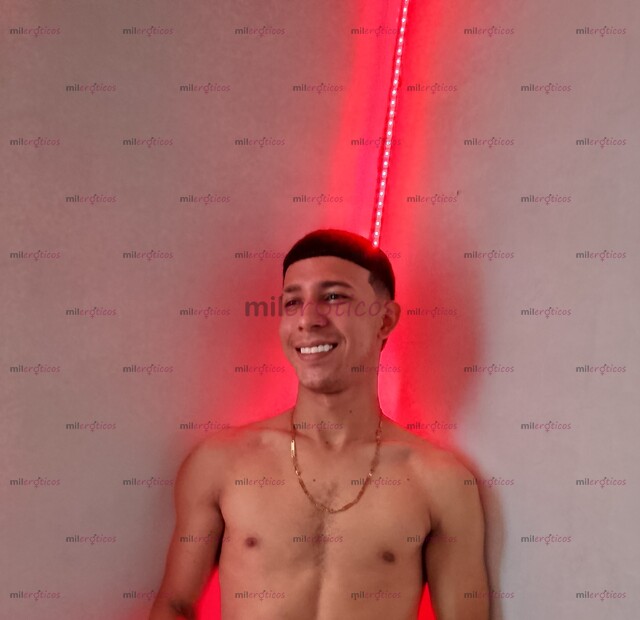 FOTOS DE PELINEGRO DELGADO ATRACTIVO TIERNO CALIENTE CON GANAS DE PASAR UN RATO AGRADABLE