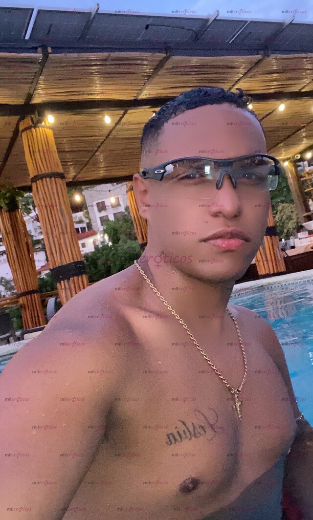 FOTOS DE MACHO VENEZOLANO LLEGÓ A COMPLACERTE A TI Y A TU PAREJA CON MI VERGA LECHERA