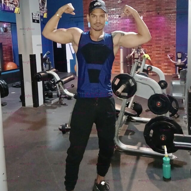 FOTOS DE CUBANO ACTIVO Y VERGON , CON 22 CM CARGADOS DE LECHE PARA TI