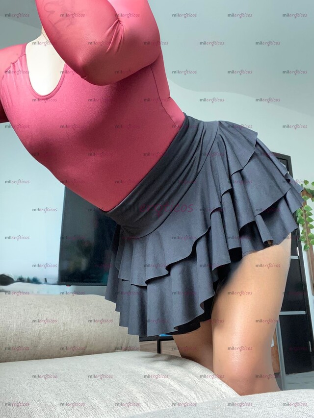 FOTOS DE HERMOSA JOVEN TRAVIESA EN LA CAMA,CACHONDA, MUY COMPLACIENTE.