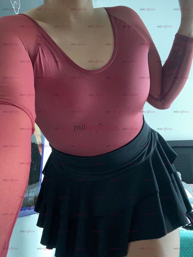 FOTOS DE HERMOSA JOVEN TRAVIESA EN LA CAMA,CACHONDA, MUY COMPLACIENTE.