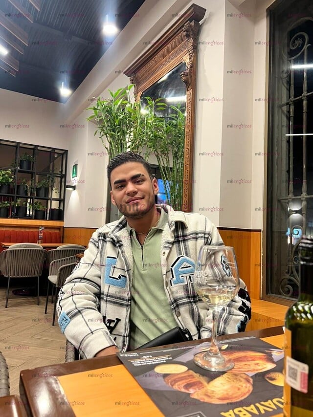 FOTOS DE HOLA SOY UN JOVEN ESCORTS VENEZOLANO DE 23 AÑOS CON GANAS DE COMPLACERTE