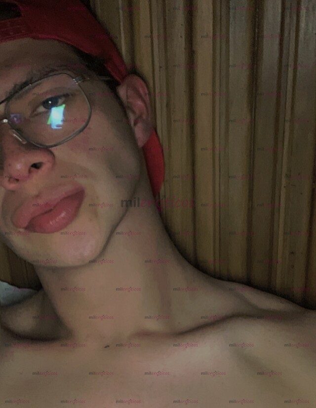 FOTOS DE CHAVO EDUCADO ATENTO COMPLACIENTE AMBOS ROLES UN PENE DE 20 CENTÍMETROS