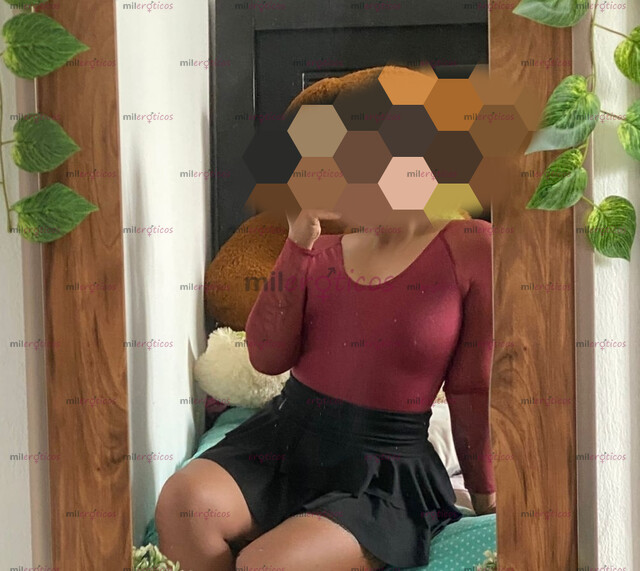 FOTOS DE HERMOSA JOVEN TRAVIESA EN LA CAMA,CACHONDA, MUY COMPLACIENTE.