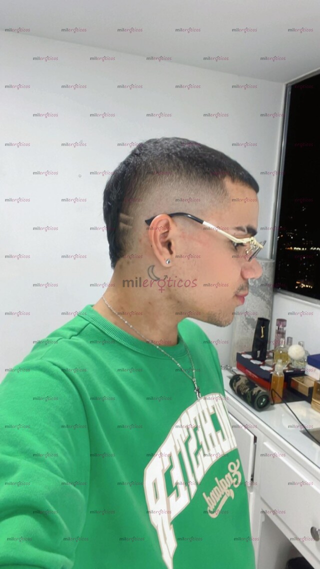 FOTOS DE JOVEN GAY VERSÁTIL, DISCRETO Y BIEN DOTADO