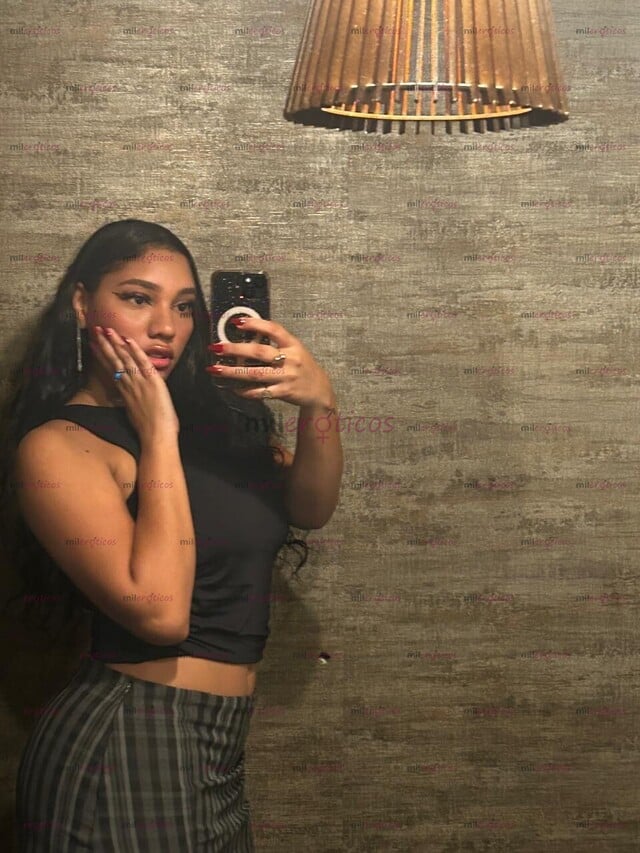 FOTOS DE NUEVA! VIOLETA UNA HERMOSA MODELO COLOMBIANA EN TOP