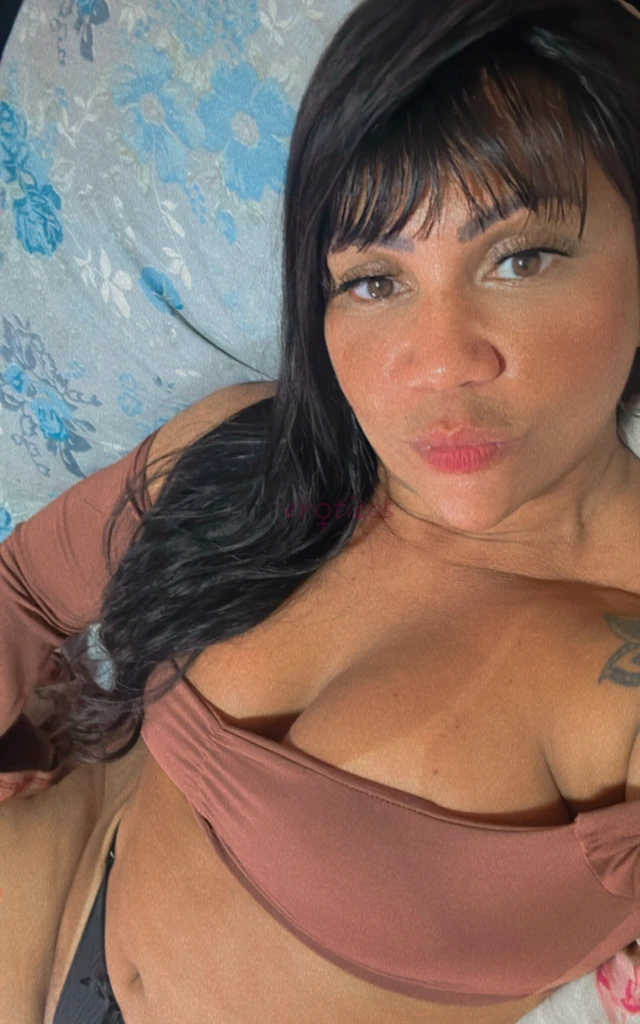 Ola estou usando a plataforma pela primeira vez espero fazer otimos contatos e pode desempenhar meu papel virtualmente com excelencia para agradar vc...