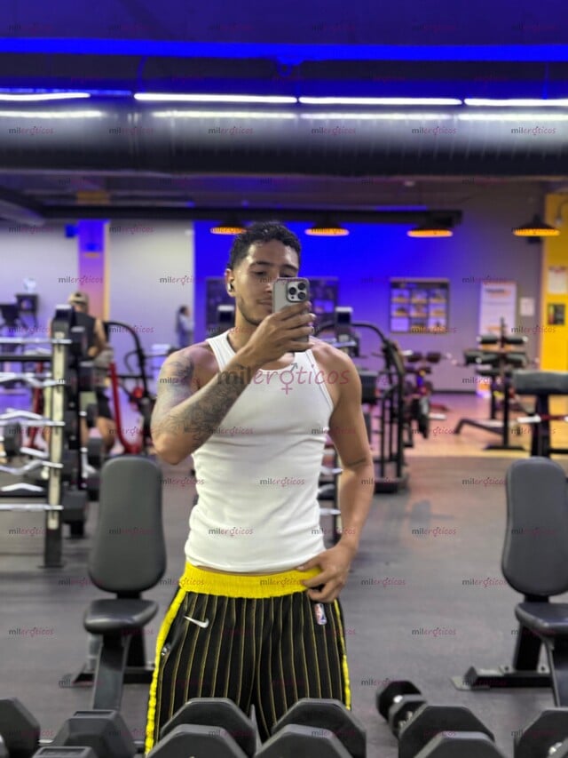 FOTOS DE COLOMBIANO, CON BUEN CULO Y BUENA VERGA VARONIL DISPONIBLE