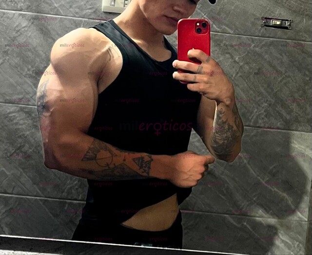 FOTOS DE JOVEN ATLÉTICO, CARISMÁTICO, COMPLACIENTE Y BIEN DOTADO