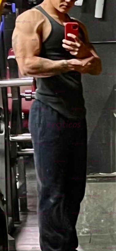 FOTOS DE JOVEN ATLÉTICO, CARISMÁTICO, COMPLACIENTE Y BIEN DOTADO