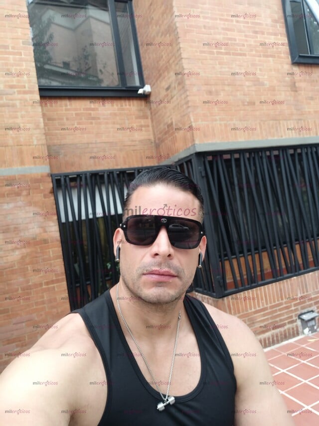 FOTOS DE ACTIVO MACHO ARDIENTE DISPUESTO A COMPLACERTE PAREJAS O PERSONAS SOLAS