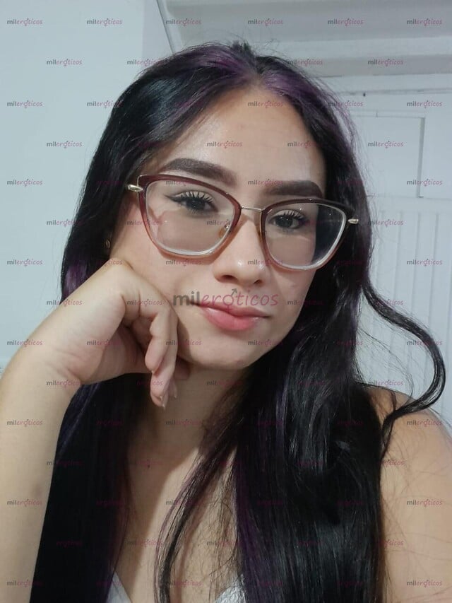 FOTOS DE JIMENA JOVENCITA COLOMBIANA COMPLACIENTE Y CACHONDA ANSIOSA POR SERVIRTE
