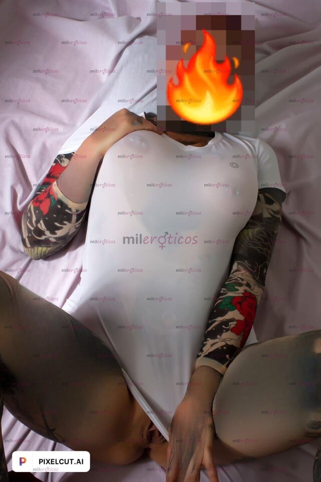 FOTOS DE MODELO SUPER TATUADA CON LENGUA BIFIDA PIERCINGS EROTICOS SQUIRT