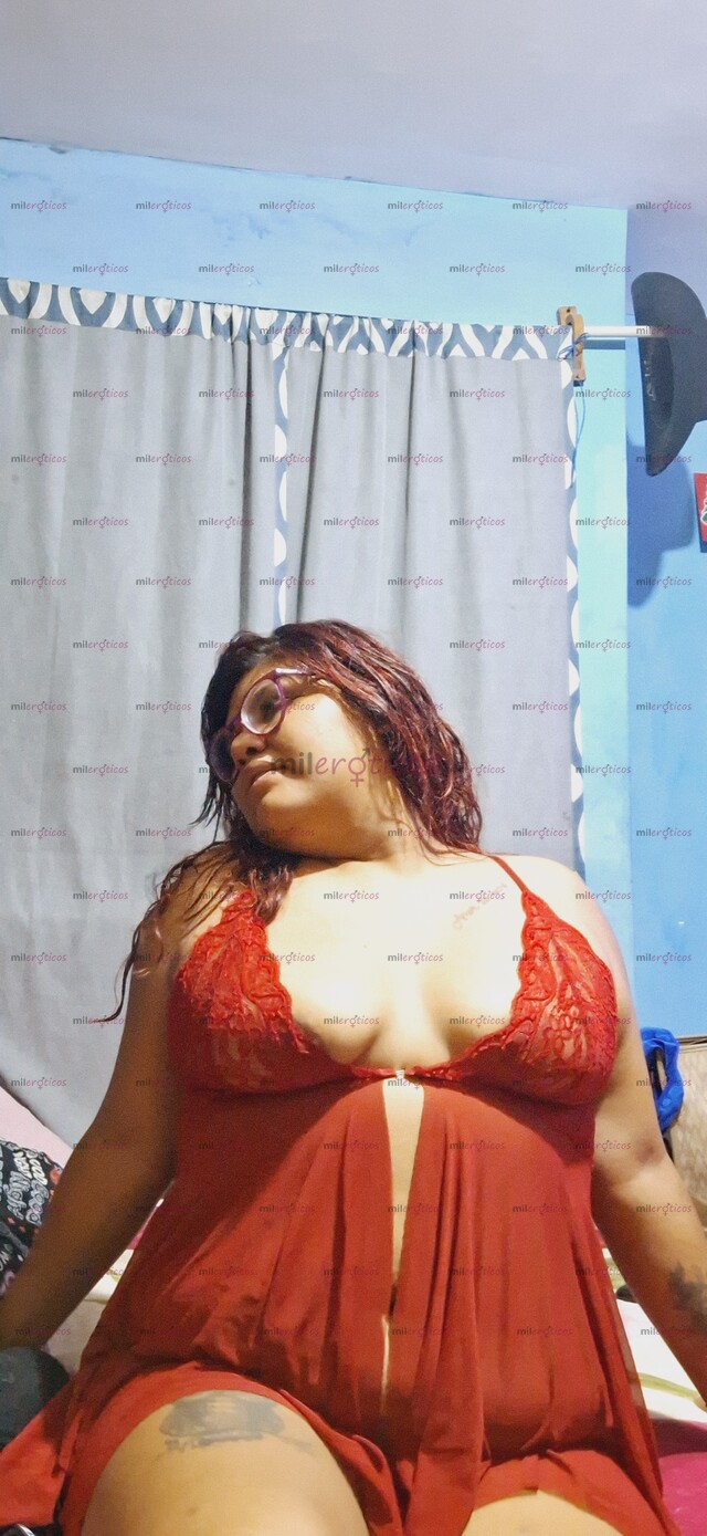 FOTOS DE HOLA BEBÉ SOY MONI CHICA CALIENTE GORDITA COMPLACIENTE RICO ORAL