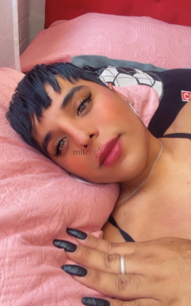 Chico femenino con ganas de pasarlo bien conocer y ampliar el circulo hablemos y conozcamonos soy chileno y vivo en stgo centro tengo 27 anos y soy ba...