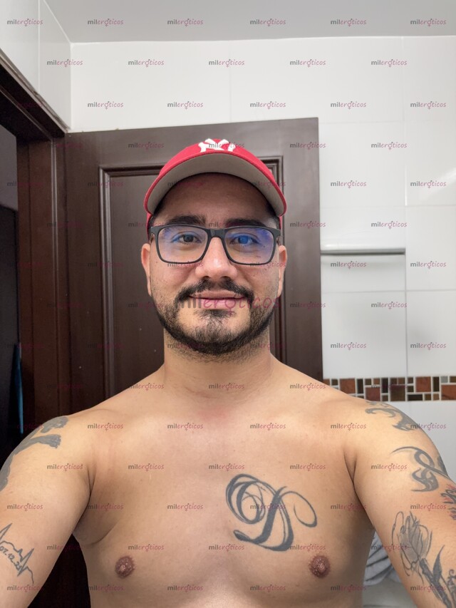 FOTOS DE DELICIOSO MASAJE CON ENFERMERO PROFESIONAL