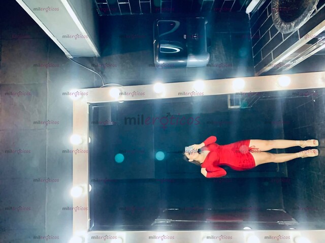 FOTOS DE VALENTINA WERA DE OJOS CLAROS DE UNAS DELICIAS POMPAS