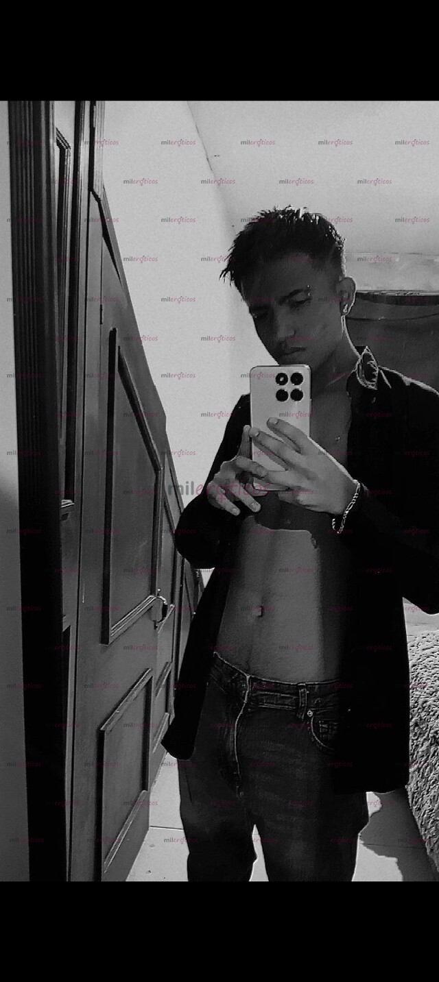 FOTOS DE CHICO TWINK DISPUESTO A HACERTE CONSENTIRTE EN TUS NECESIDADES