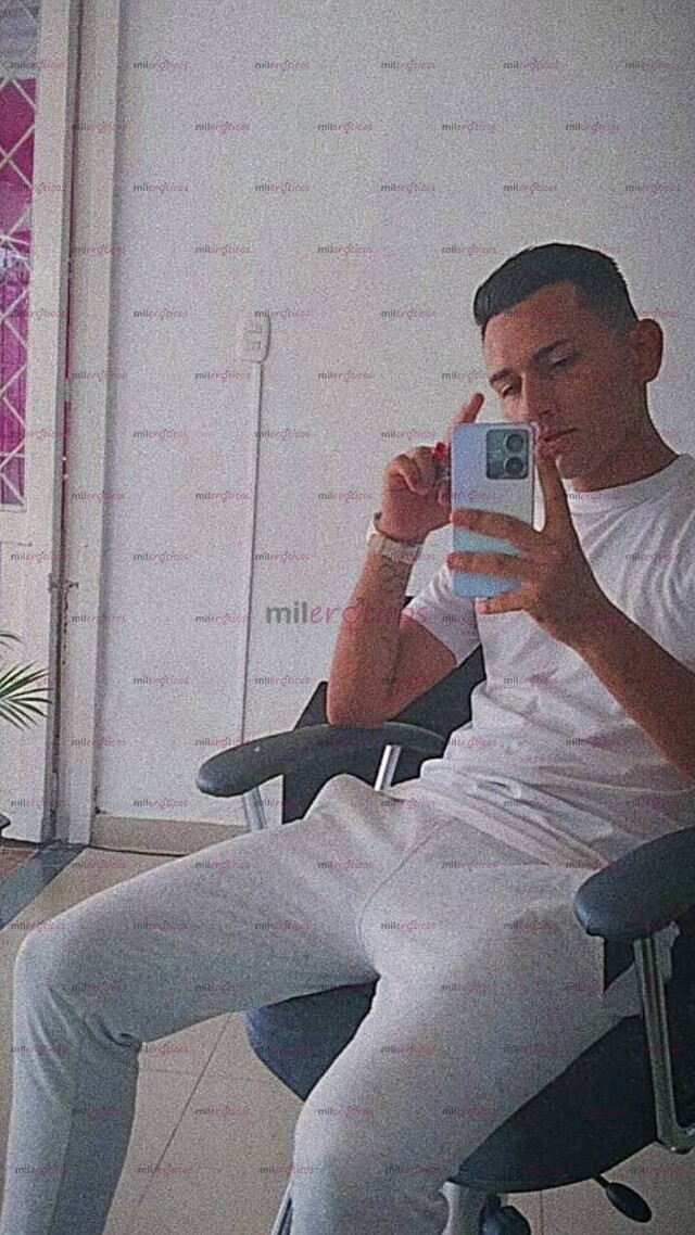 FOTOS DE CHICO ARDIENTE EN BUSCA DE FANTASÍA ESPECIALES