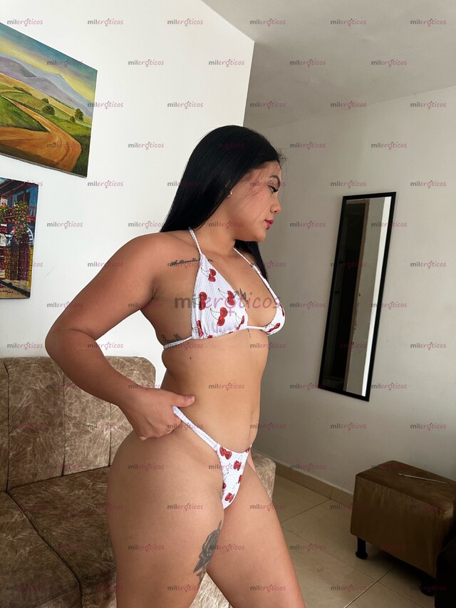 FOTOS DE MÍA BLANQUITA JUEGUETONA, COMPLACIENTE Y EXTROVERTIDA