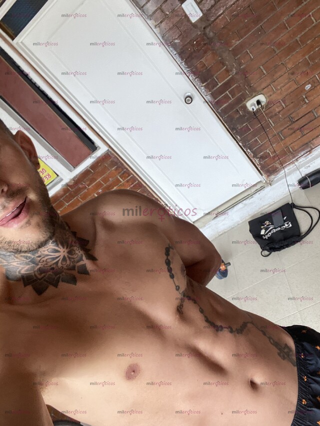 FOTOS DE HOLA SOY THOMAS JOVEN DISEÑADOR GRÁFICO ALTO CUERPO ATLÉTICO OJOS CLAROS