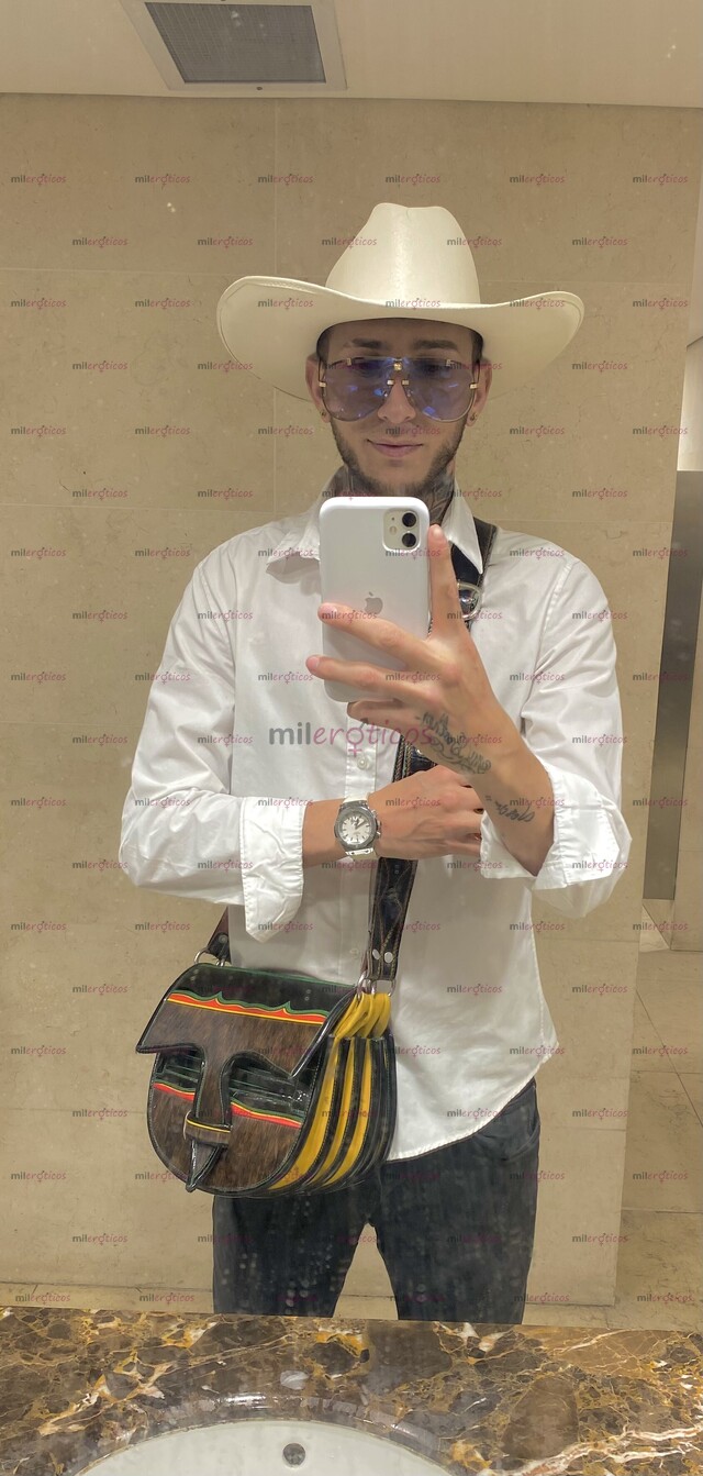 FOTOS DE HOLA SOY THOMAS JOVEN DISEÑADOR GRÁFICO ALTO CUERPO ATLÉTICO OJOS CLAROS