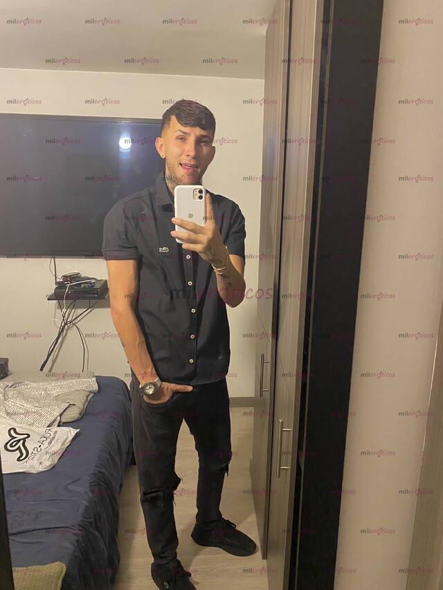 FOTOS DE HOLA SOY THOMAS JOVEN DISEÑADOR GRÁFICO ALTO CUERPO ATLÉTICO OJOS CLAROS