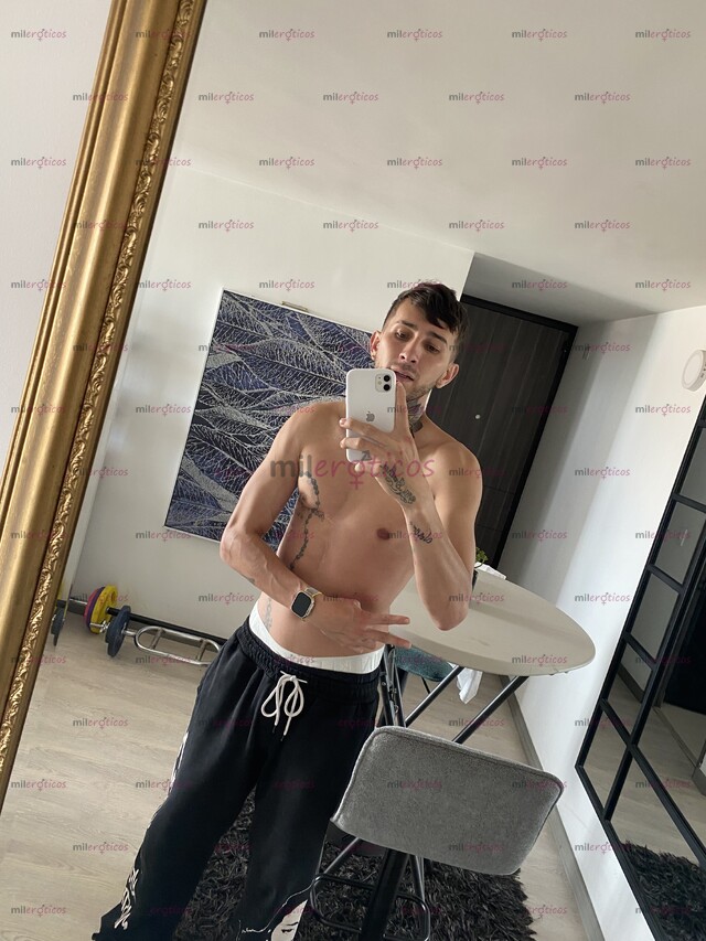 FOTOS DE HOLA SOY THOMAS JOVEN DISEÑADOR GRÁFICO ALTO CUERPO ATLÉTICO OJOS CLAROS