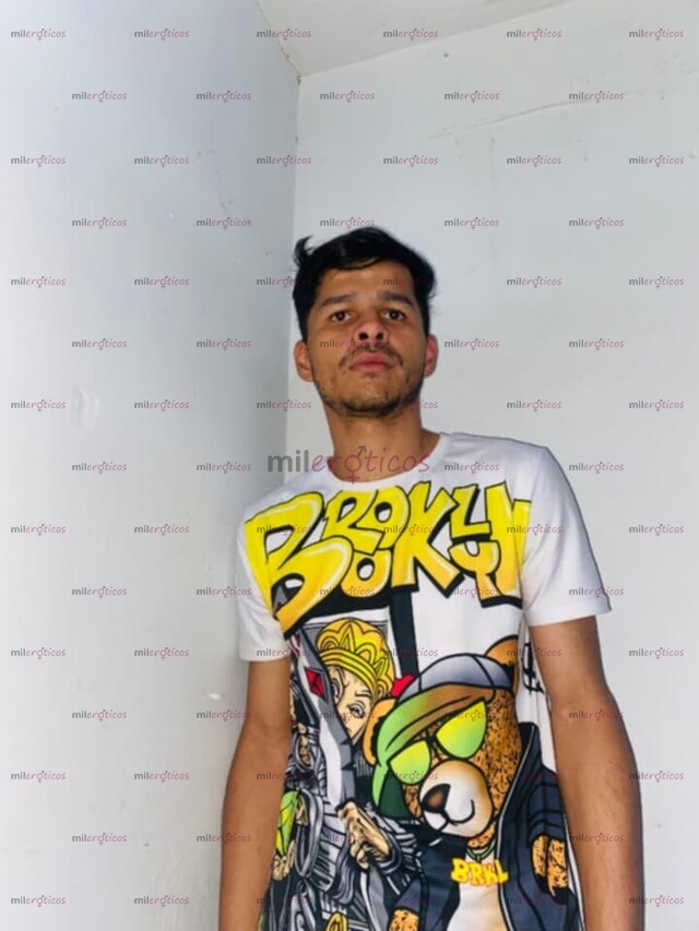 FOTOS DE CHICO LATINO VELLUDO DISPUESTO A CUMPLIR TUS FANTASIAS SEXUALES SOLO MUJERES