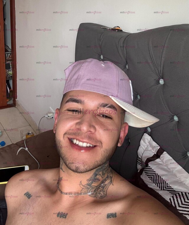 FOTOS DE JOVEN VELLUDO, MUY DISCRETO TATUADO ARRECHO