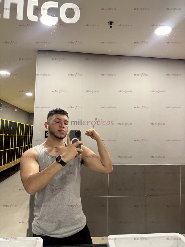 FOTOS DE JOVEN VELLUDO, MUY DISCRETO TATUADO ARRECHO