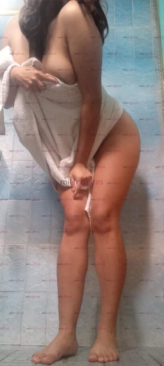 FOTOS DE UNA MUJER MUY SEXI CON UN CUERPO DE CURVAS MUY DELIICOSAS Y ERÓTICAS