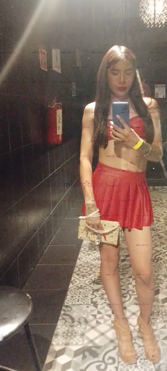 FOTOS DE DE VUELTA! EXQUISITA Y DELGADA NENA CALIENTE GANOSA DE COGER DURO!