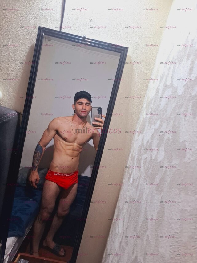 FOTOS DE SOMOS DOS MANES DOTADOS MUY BIEN DISPUESTO A COMPLACERTE