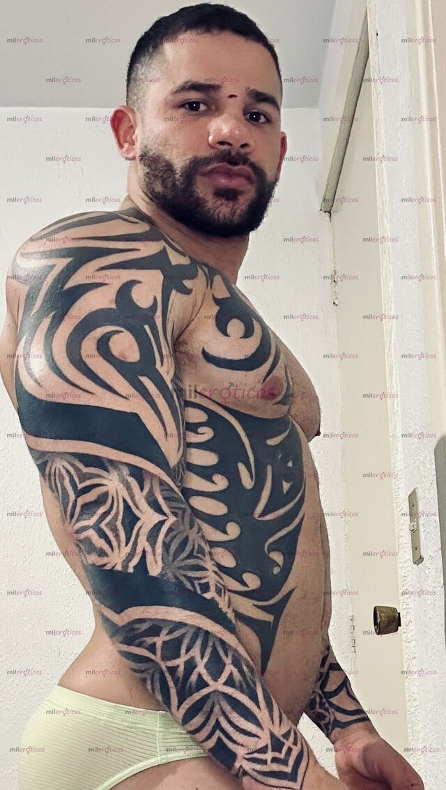 FOTOS DE HOMBRE VERGON XL 21CM DISCRETO, SERIO, TATUADO, MUSCULOSO, CARISMÁTICO Y GUAPO.