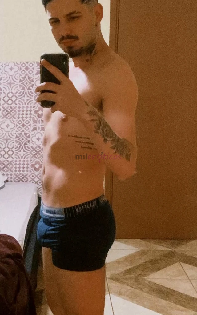 Versatil atendo homens e casais magro educado culto elegante charmoso discreto e muito safado atendimento em alto nivel para pessoas de alto nivel dis...