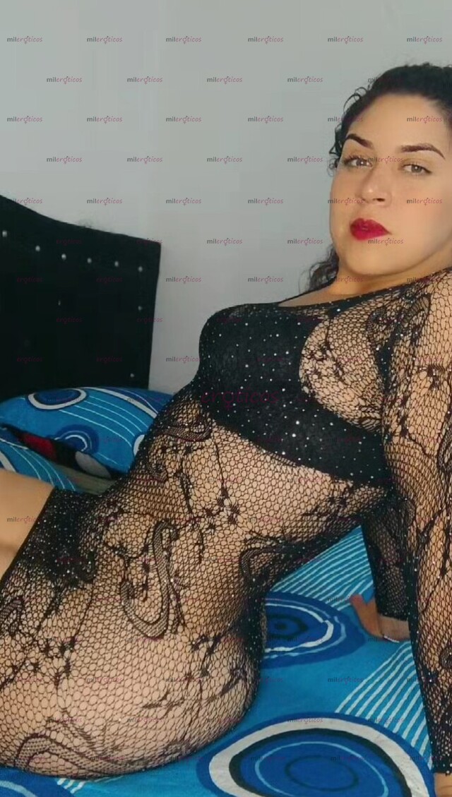 FOTOS DE POR PRIMERA VEZ. DIVINA MONA, CRESPA, CON UNAS CURVAS DE INFARTO.