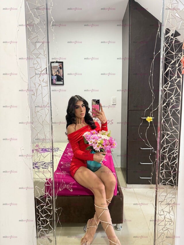 FOTOS DE LA FLACA MAS SEXY Y CALIENTE DE VISITA POR LA CIUDAD APROVECHA
